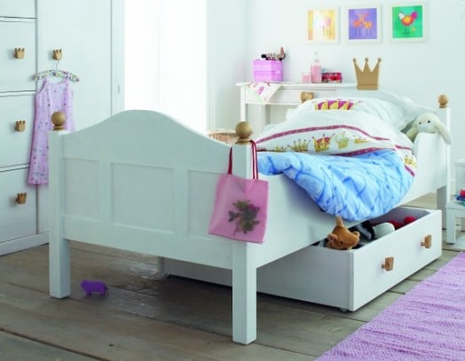 süßes Prinzessin Zimmer Bett grüne Farbe lila Akzentfarben