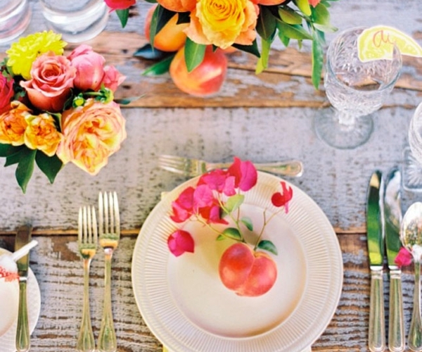 Apfelsine frische Blumengestecke Tisch rustikal Deko Idee