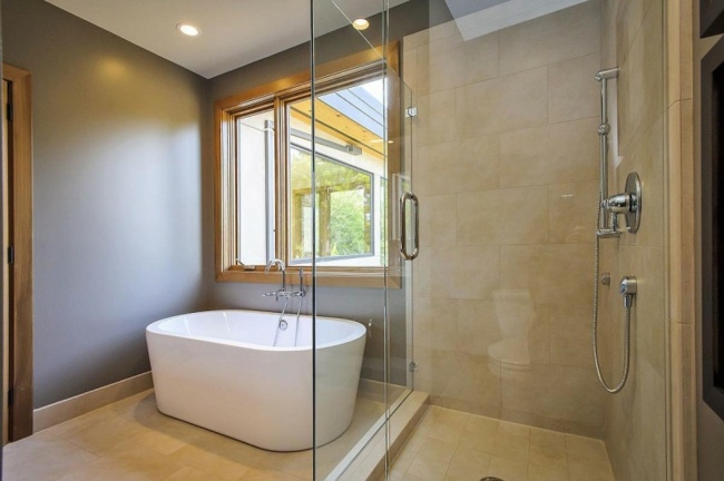 Badezimmer Deckenleuchten freistehende Badewanne Duschkabine Design
