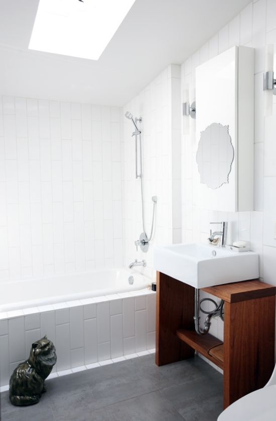 Badezimmer Wanne-Bodenskulptur Weiß Wände streichen