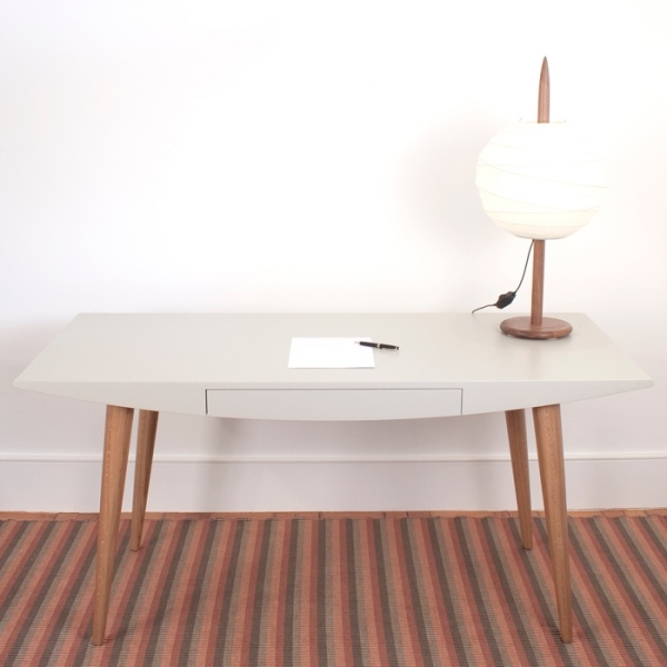 Belly Schreibtisch Design Weiß- Lackiert-Tischplatte Tischleuchte