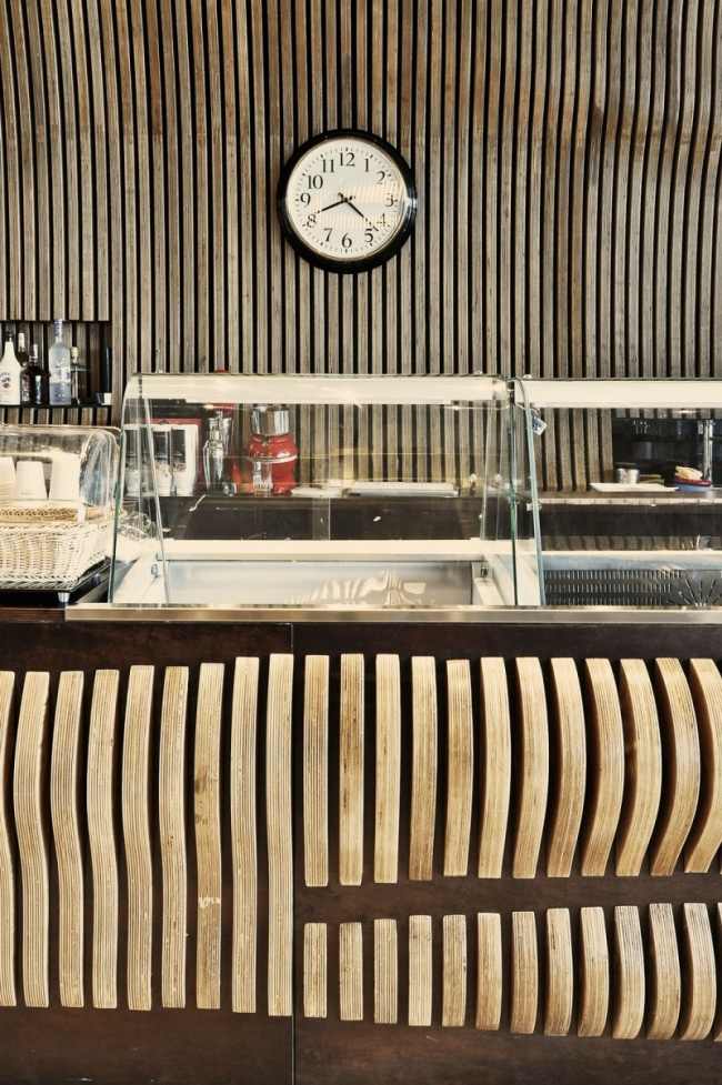 Cafe-Bar Innendesign Geschwungene-Elemente Innarch 