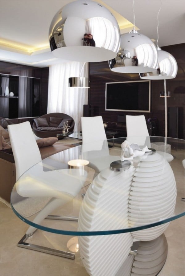 Esszimmer Metall-Pendelleuchten Glas-Esstisch-weiße Stühle-Design Möbel