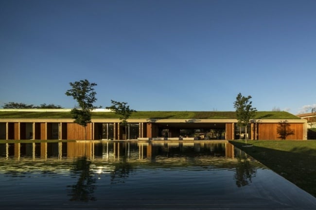 Haus aus Holz Fassade Gestaltung Pool