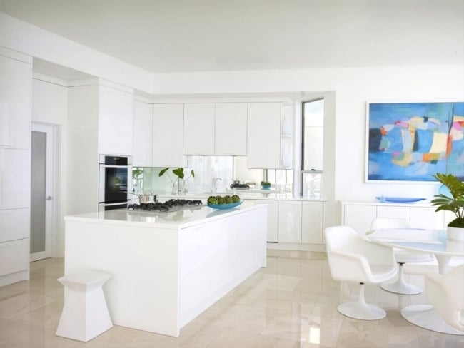 Hochglanz Küchen in Weiß ohne griffe kochinsel essbereich 