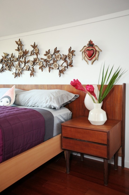 Holz Bettrückwand-purpur grau-Schlafzimmer Wandgestaltung modern