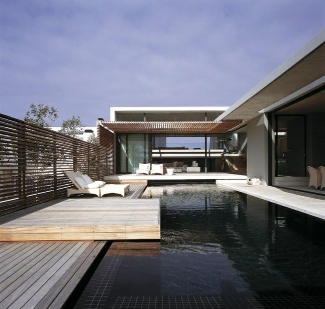 Holz Terrasse Pool modern Haus Holzzaun