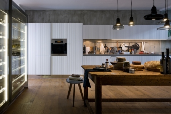 Italienische Küchen Leistenholztüren weiß edelstahl arbeitsplatte