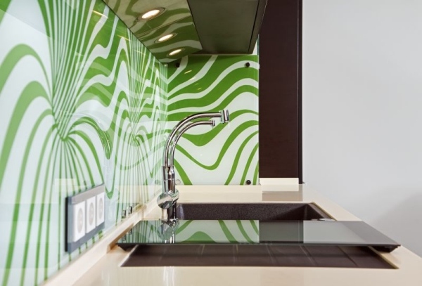 Küche glasrückwand motive grün weiß abstrakt einbauleuchten