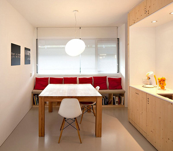 Küche Innenarchitektur-Ausstattung Sofa-Rote Kissen Pendelleuchte