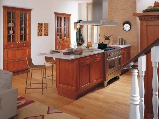 Küchenmöbel klassisch holz weiße arbeitsplatte Gamadeco