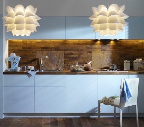 Küchenrückwand holz weiße küchenfronten glasscheiben
