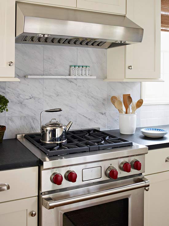 Küchenrückwand weiß grau beige Küchenschränke