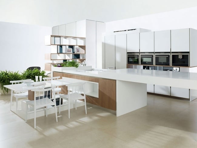 Moderne Küche weiß holz essmöbel eigebaute geräte Gamadeco