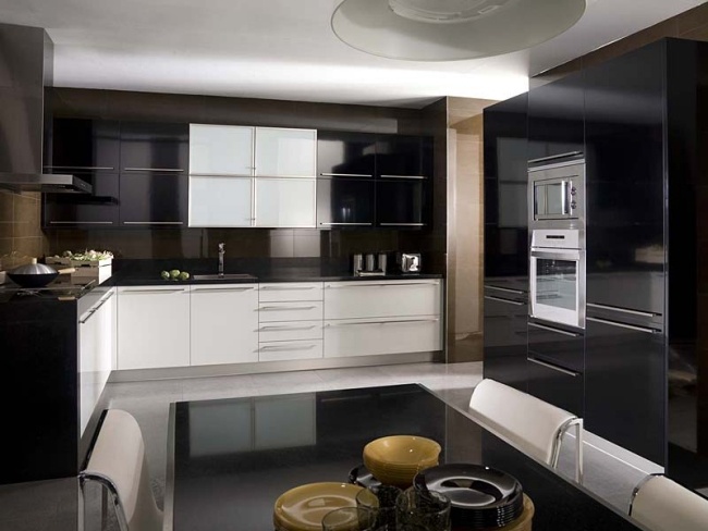 Moderne Küchenmöbel Gamadeco schwarz weiß hochglanz essbereich