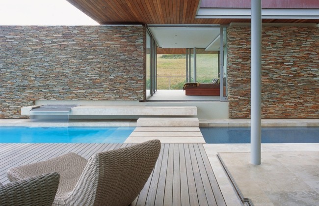 Pool im Garten Terrassen Gestaltung Ideen Naturstein Fassade