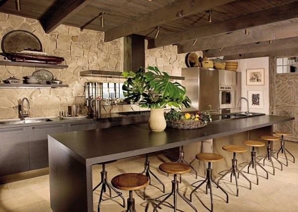 Rustikale-Wandgestaltung Küche einrichten Ideen Metallstühle-Bartheke Holz