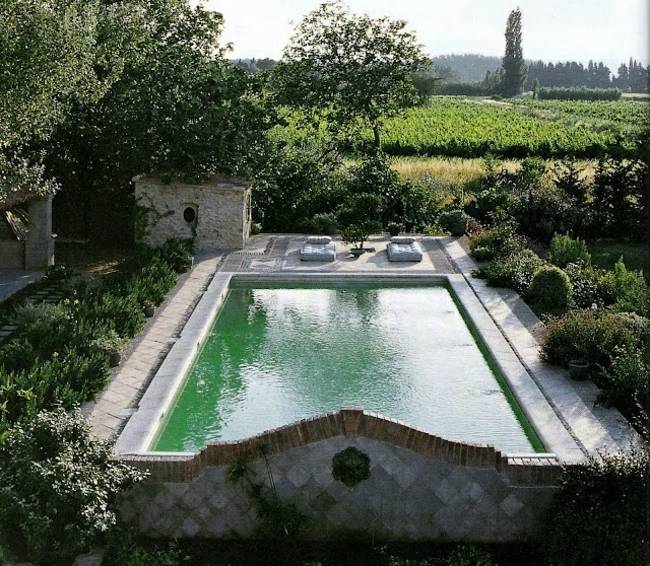 Schwimmbad Garten Stein altrömischer Stil Frankreich