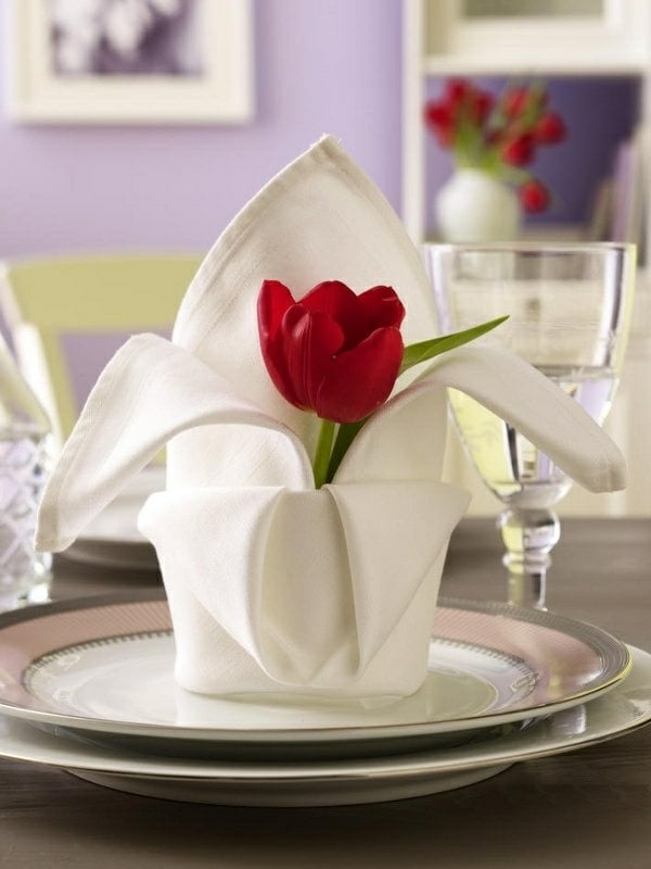 Tulpe rote Farbe Tischdeko selber machen Esszimmer
