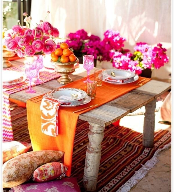 Tisch orange Rosa Blumen Zitronen