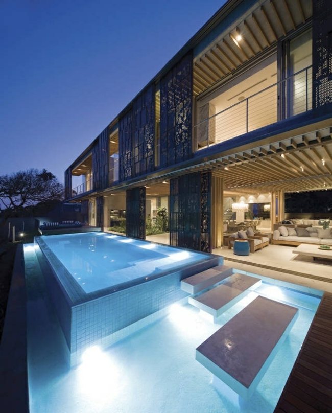 Solarleuchten moderner Pool Haus minimalistische Architektur