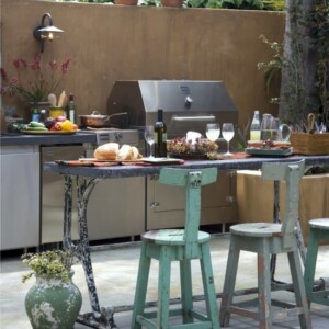 Sommer Wohnküche gestalten Design Ideen vintage Tisch Stühle Design
