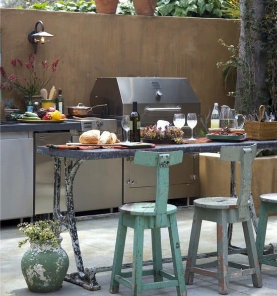 Sommer Wohnküche gestalten Design Ideen vintage Tisch Stühle Design