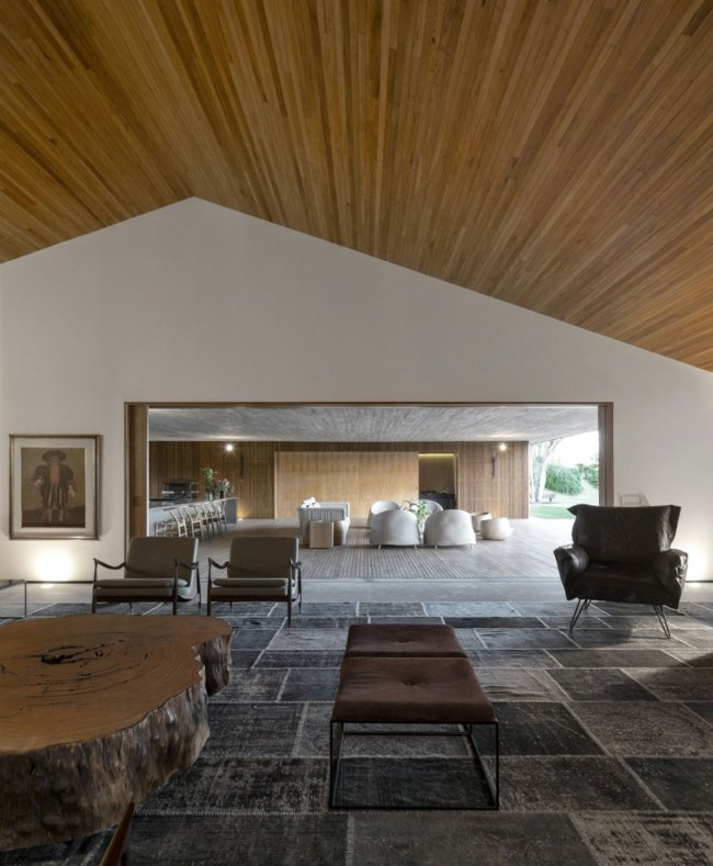 Fliesen Holz Decke moderne Möbel minimalistische Innenarchitektur