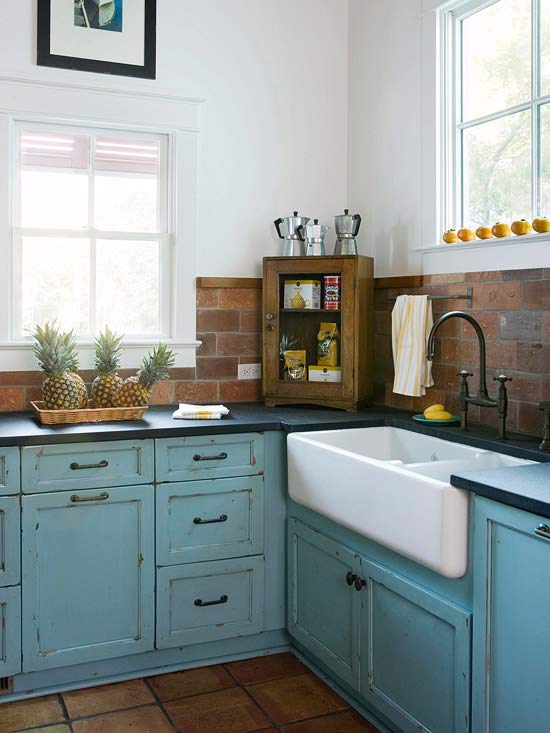Küchenrückwand hell blaue Schränke Farben Küche