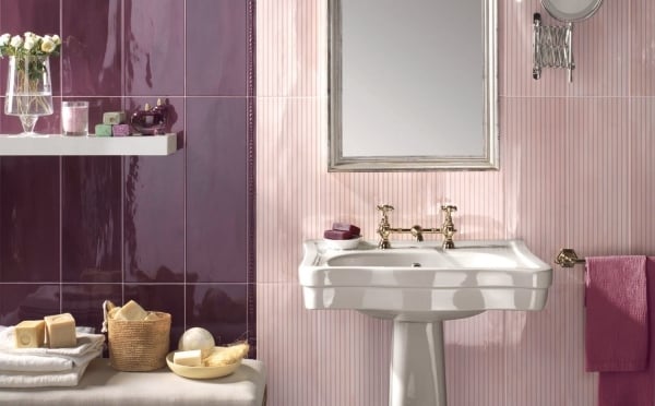 Streifen-Fliesen Badezimmer-rot lila Wandspiegel