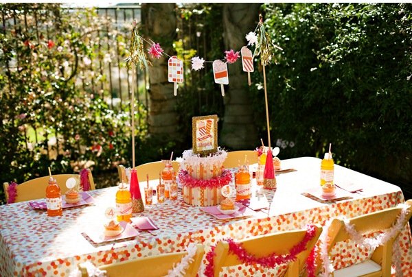 Tisch Deko Idee orange rosa Farbe schönes Design