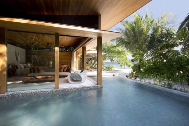 Villa Exotisch-mit Pool-Gartenmöbel Johnson-Tsang Sessel