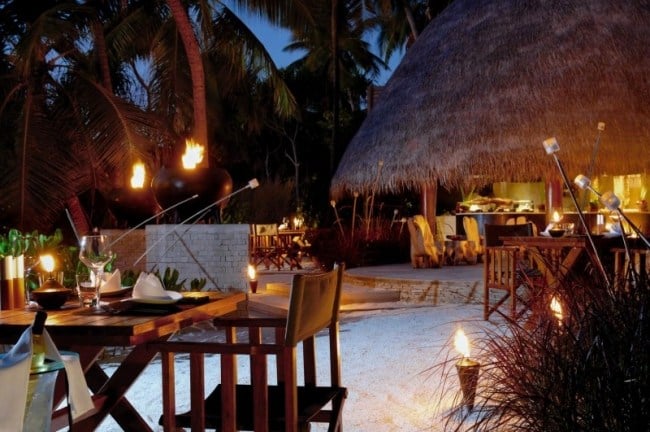W Retreat spa resort malediven strand fakeln abendessen