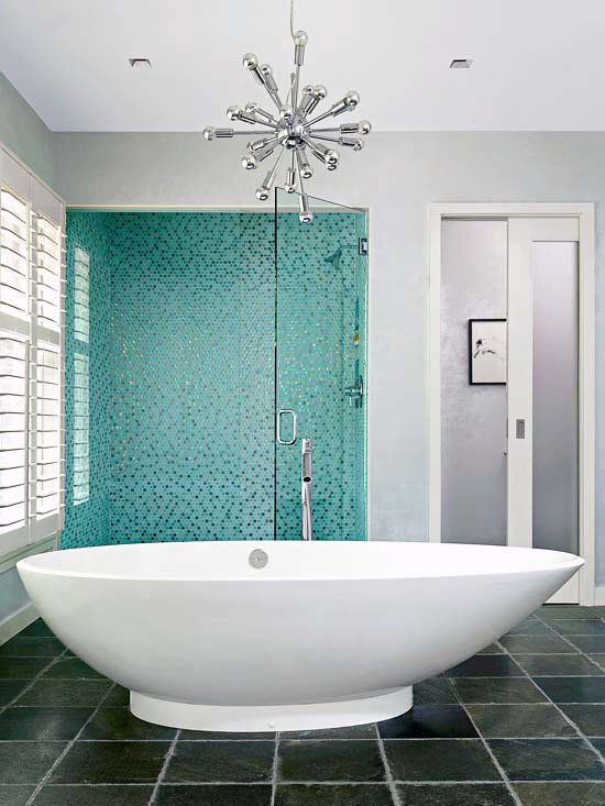 Badezimmer blaue Wandfliesen modern