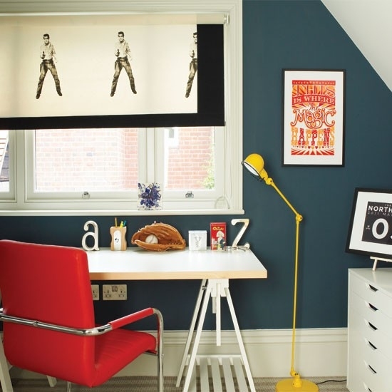 Wohnideen Home Office-rot weiß-blau Kombination-modern Stehlampe