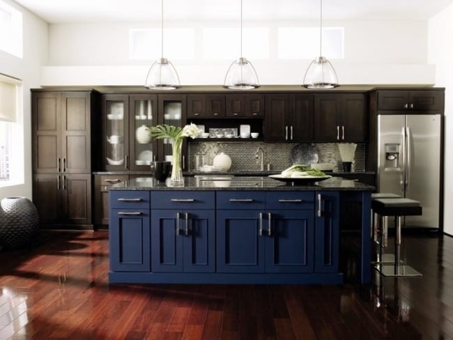 Wohnideen für die Küche klassisch dunkel blau braun fronten