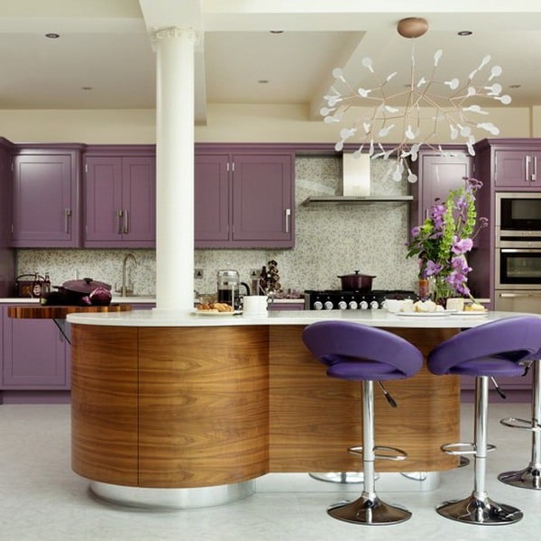 Wohnideen für die Küche modern lila holz weiß kochinsel