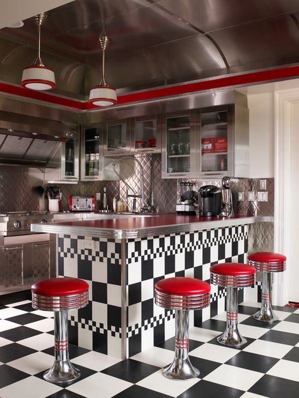 Wohnideen retro Küche schwarz weiß rot rennfahrt