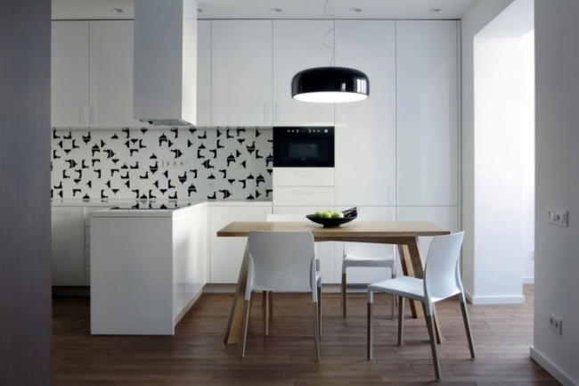 Wohnideen weiße Küchenzeile modern holz esstisch schwarze elemente