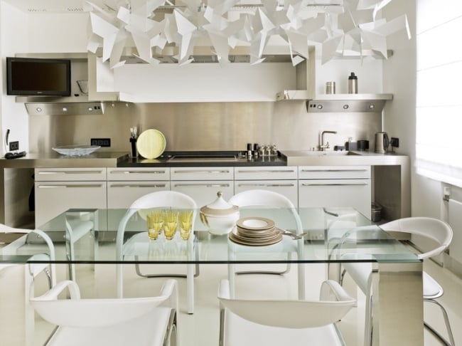 Wohnideen weiße moderne Küche stahl küchenrückwand spritzschutz