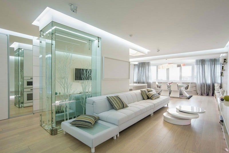 Wohnzimmer-Wohnideen-Design-Glas-Trennwand-weisses-Sofa