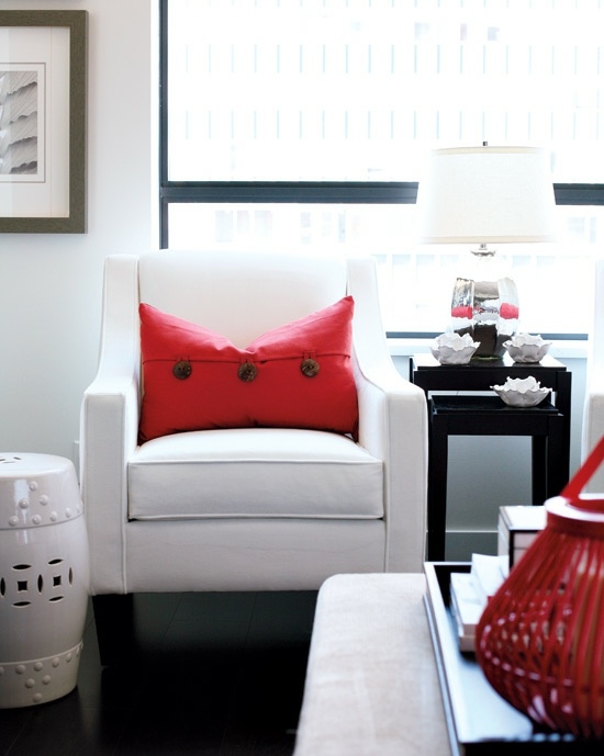Wohnzimmer Wohnwelt weiße Möbel Kissen