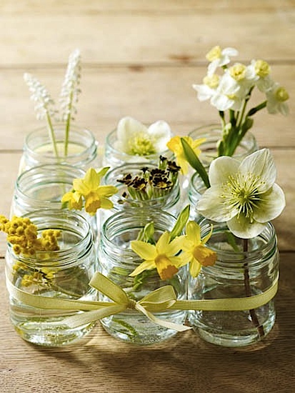 babygläser-arrangement--schleife-gelbe-blumen