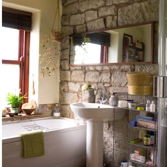 badezimmer ohne fliesen natursteinwand landhaus stil ambiente