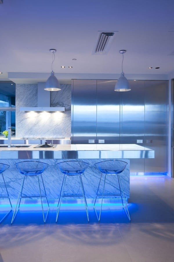 blaues licht ideen für led küchen illumination