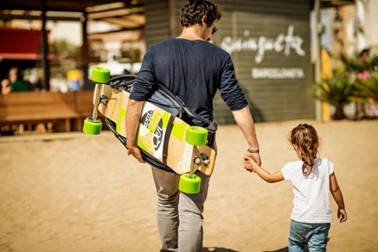 designer kinderwagen longboard idee zusammenklappbar vater tochter