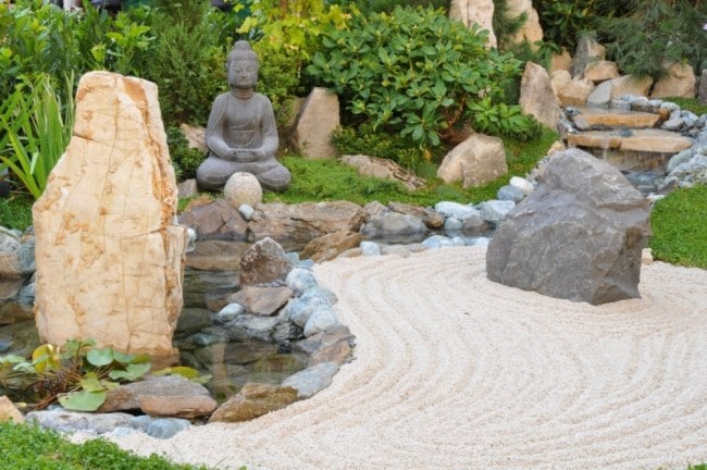 gartengestaltung bilder zen garten sand stein buddha