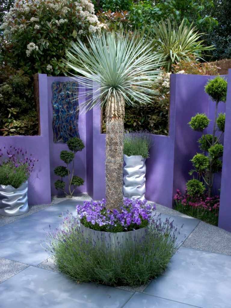 gartengestaltung terrasse akzent palme pflanzkuebel graeser modern