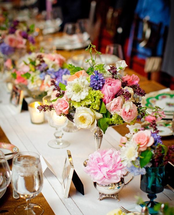 Blumengestecke Tisch Sommer Hochzeit planen