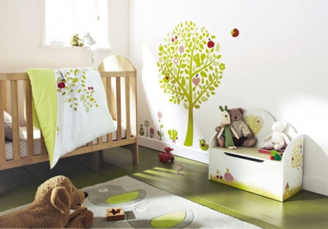 grüne wanddeko baum wohnideen babyzimmer mit neutralen designs